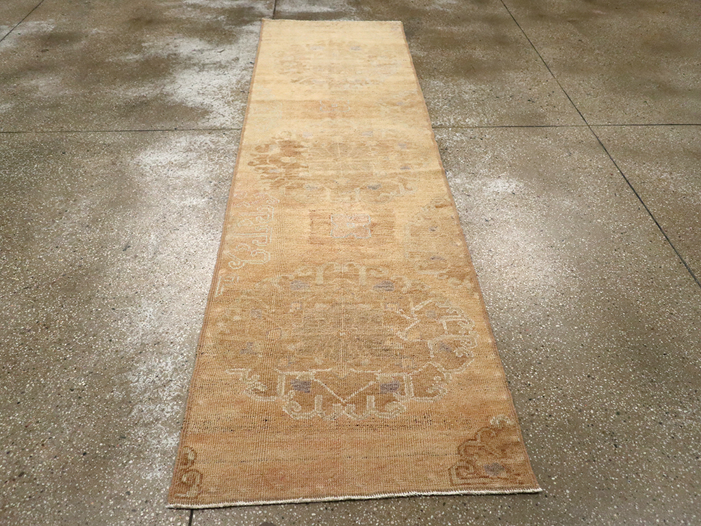Vintage Turkish Anatolian Runner, No.32987 - Galerie Shabab