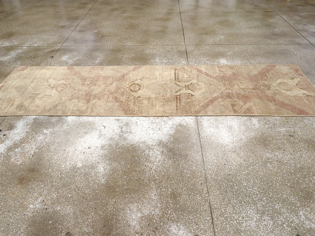 Vintage Turkish Anatolian Runner, No.32988 - Galerie Shabab