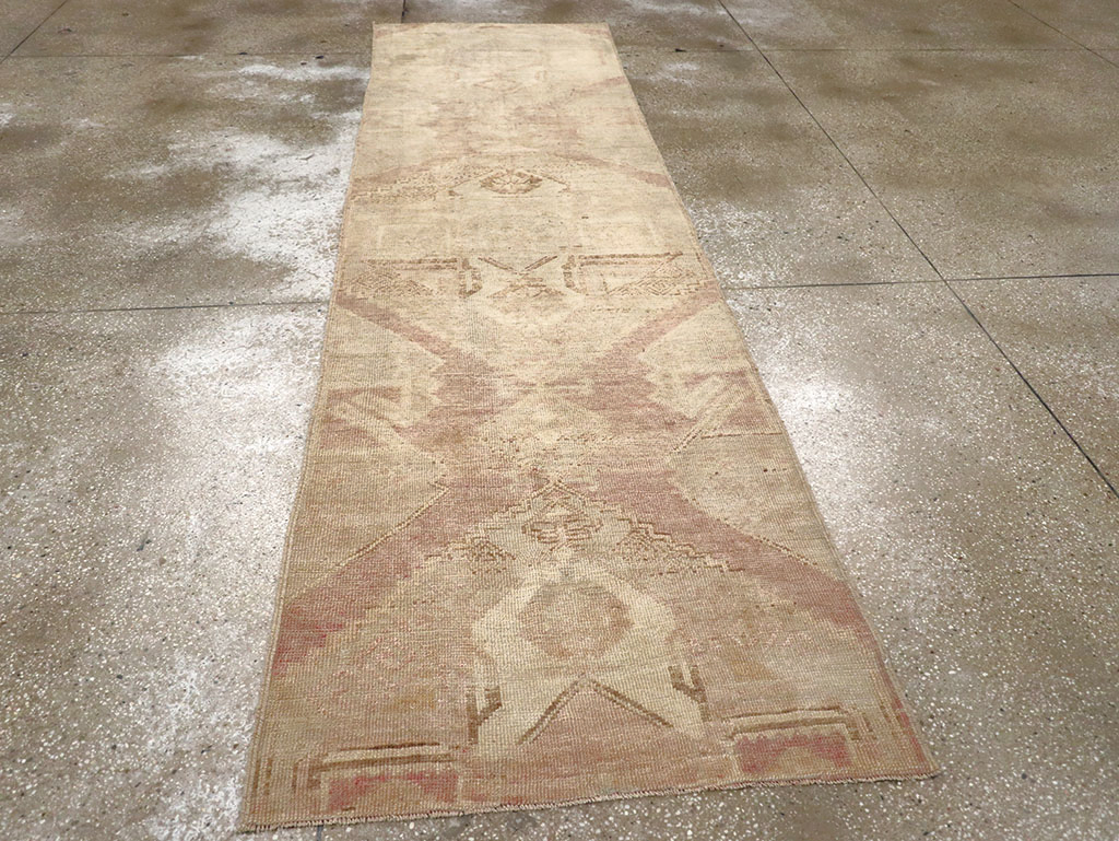 Vintage Turkish Anatolian Runner, No.32988 - Galerie Shabab
