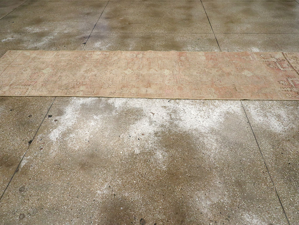 Vintage Turkish Anatolian Runner, No.32989 - Galerie Shabab