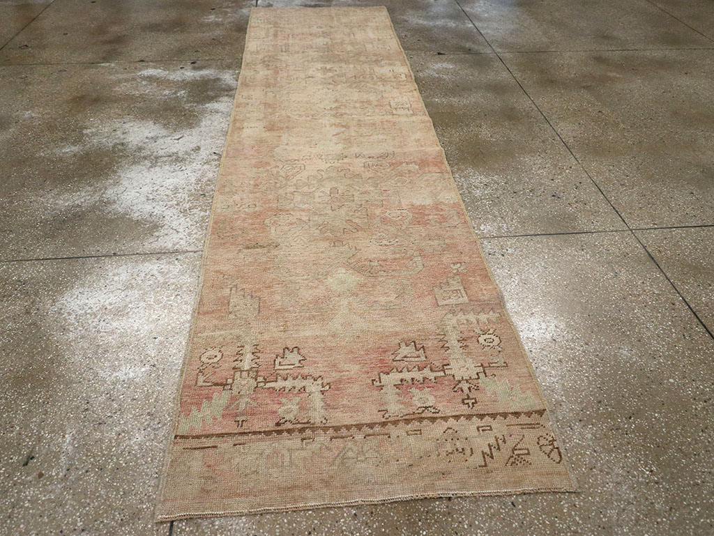 Vintage Turkish Anatolian Runner, No.32989 - Galerie Shabab