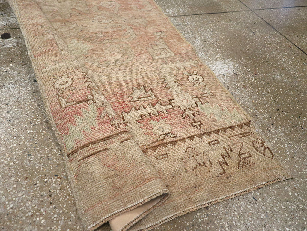 Vintage Turkish Anatolian Runner, No.32989 - Galerie Shabab