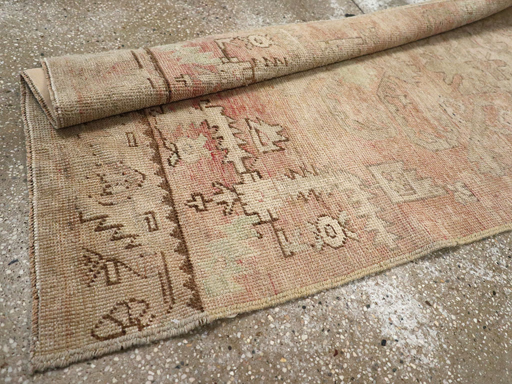 Vintage Turkish Anatolian Runner, No.32989 - Galerie Shabab