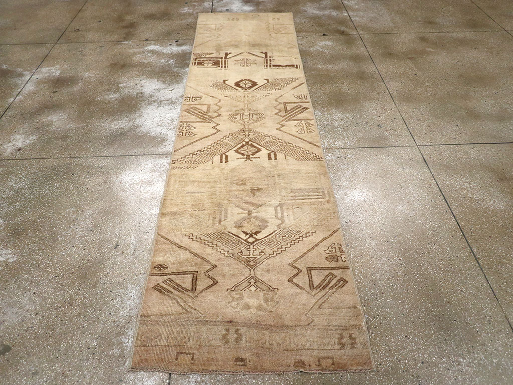 Vintage Turkish Anatolian Runner, No.32990 - Galerie Shabab