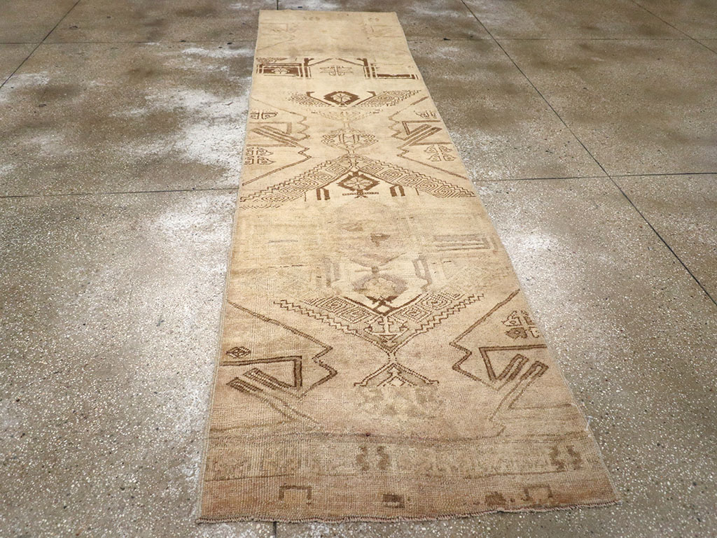 Vintage Turkish Anatolian Runner, No.32990 - Galerie Shabab