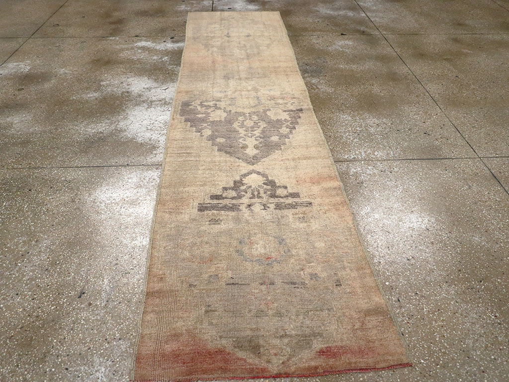 Vintage Turkish Anatolian Runner, No.32991 - Galerie Shabab