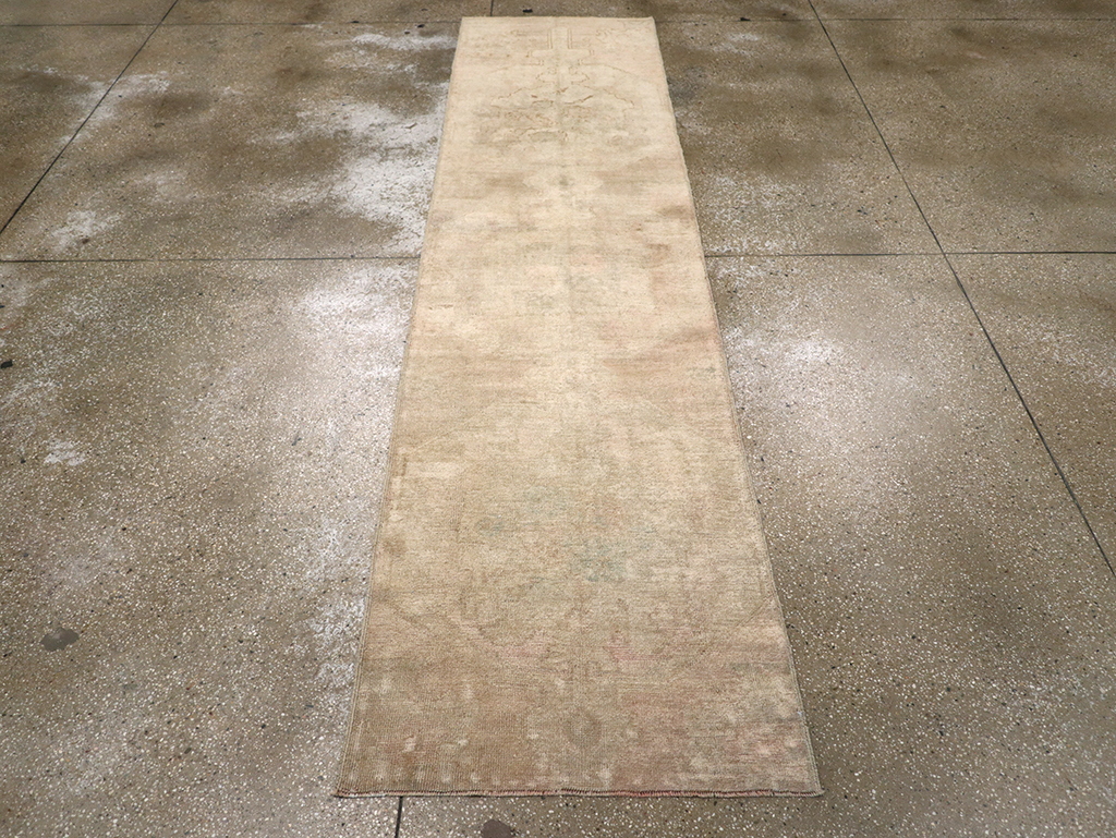 Vintage Turkish Anatolian Runner, No.32992 - Galerie Shabab
