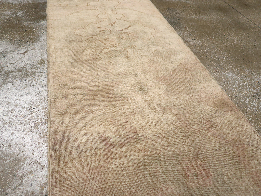 Vintage Turkish Anatolian Runner, No.32992 - Galerie Shabab