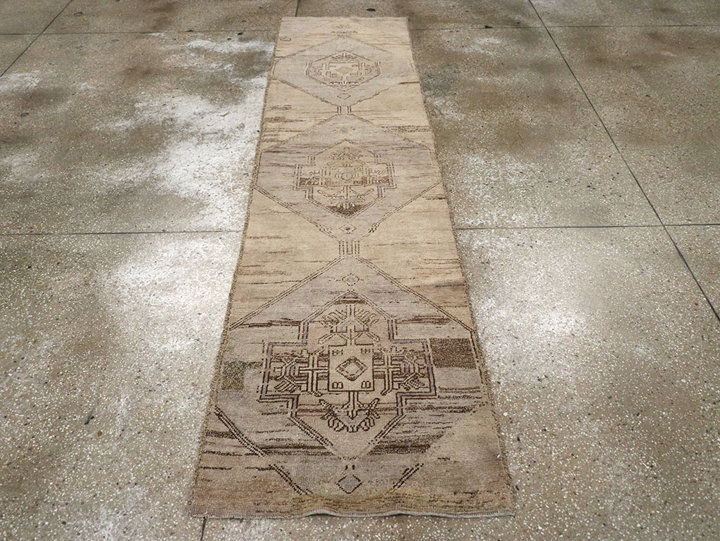 Vintage Turkish Anatolian Runner, No.32993 - Galerie Shabab