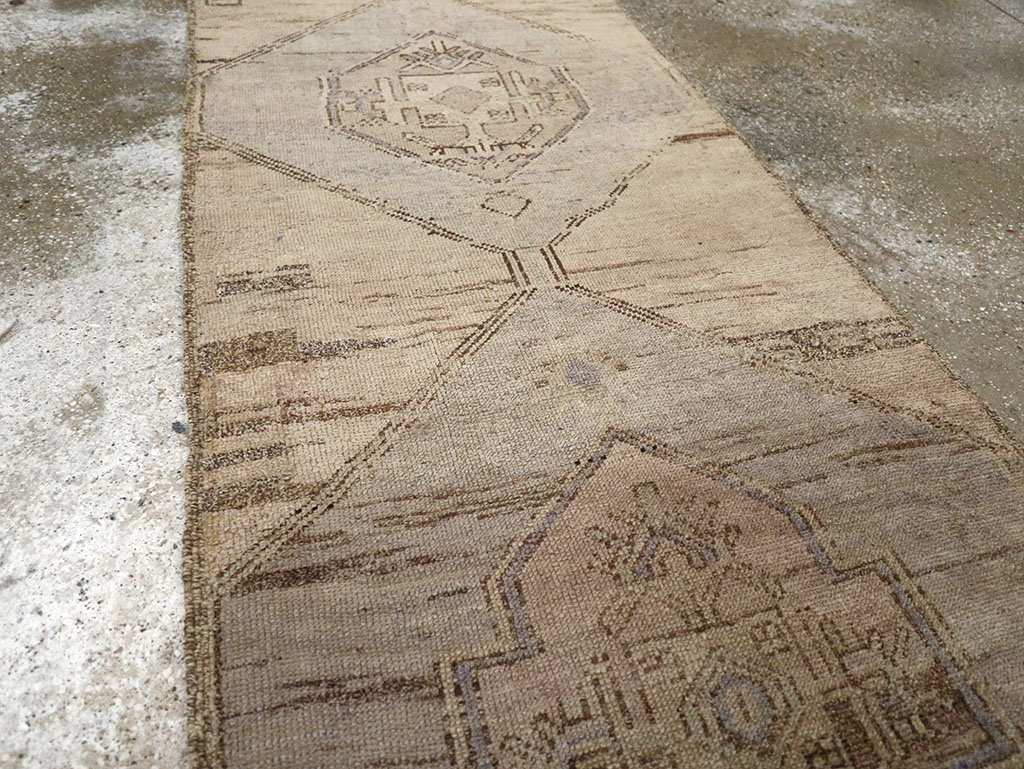 Vintage Turkish Anatolian Runner, No.32993 - Galerie Shabab