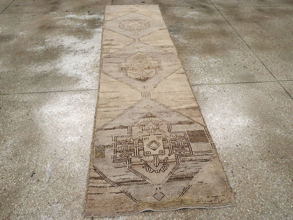Vintage Turkish Anatolian Runner, No.32993 - Galerie Shabab