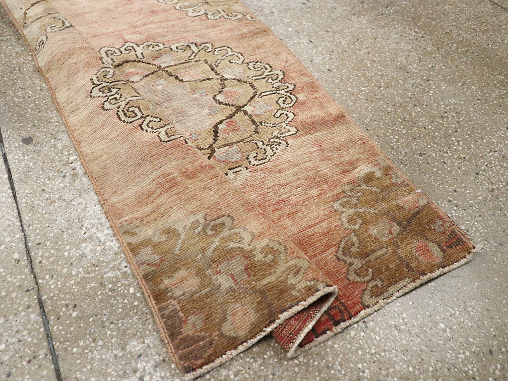 Vintage Turkish Anatolian Runner, No.32994 - Galerie Shabab