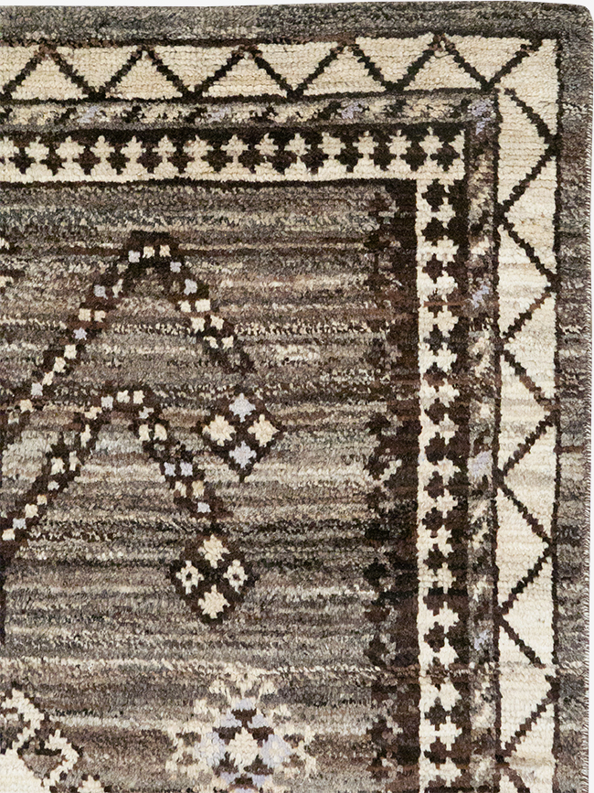 Modern Persian Gabbeh Accent Rug, No.32995 - Galerie Shabab