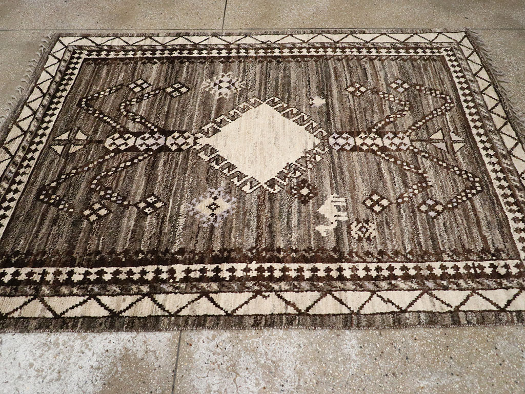 Modern Persian Gabbeh Accent Rug, No.32995 - Galerie Shabab