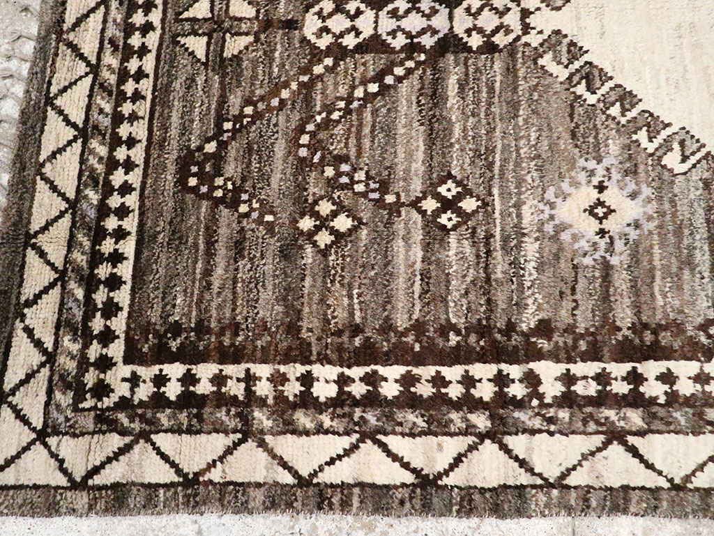 Modern Persian Gabbeh Accent Rug, No.32995 - Galerie Shabab