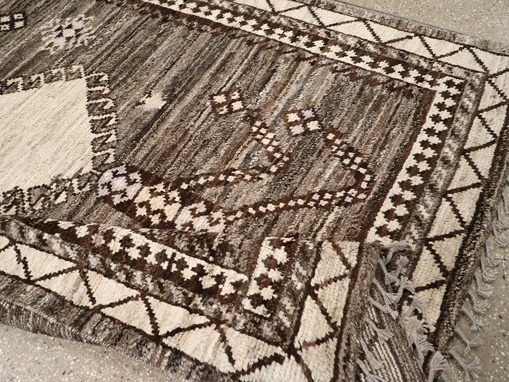 Modern Persian Gabbeh Accent Rug, No.32995 - Galerie Shabab