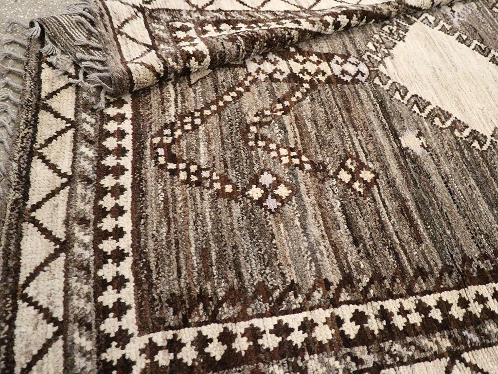 Modern Persian Gabbeh Accent Rug, No.32995 - Galerie Shabab