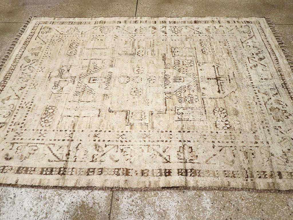 Modern Persian Gabbeh Accent Rug, No.32996 - Galerie Shabab