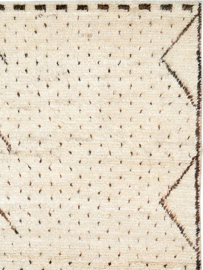 Modern Moroccan Room Size Carpet, No.32997 - Galerie Shabab