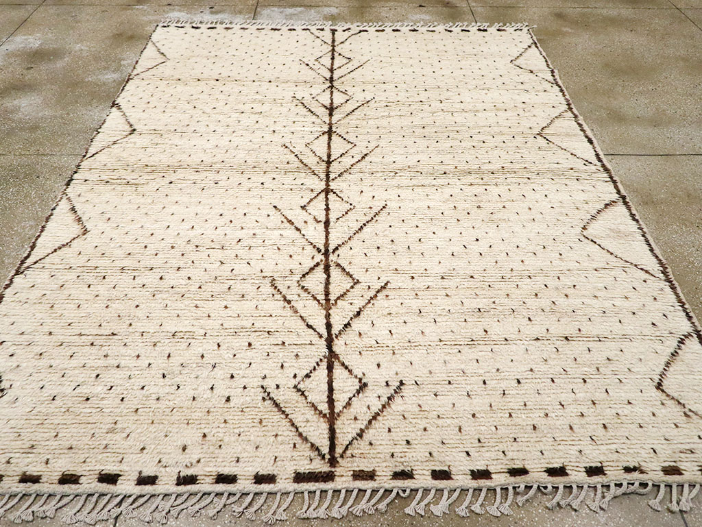 Modern Moroccan Room Size Carpet, No.32997 - Galerie Shabab