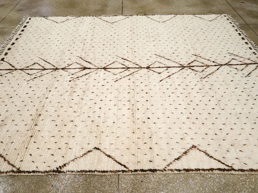 Modern Moroccan Room Size Carpet, No.32997 - Galerie Shabab