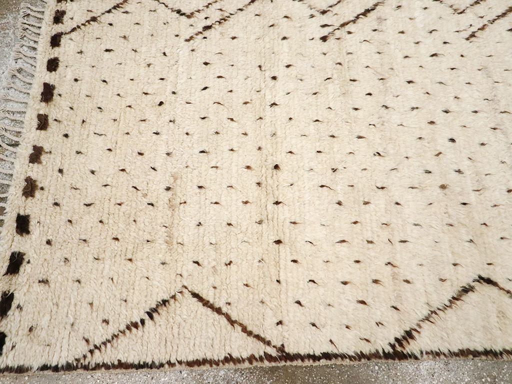 Modern Moroccan Room Size Carpet, No.32997 - Galerie Shabab