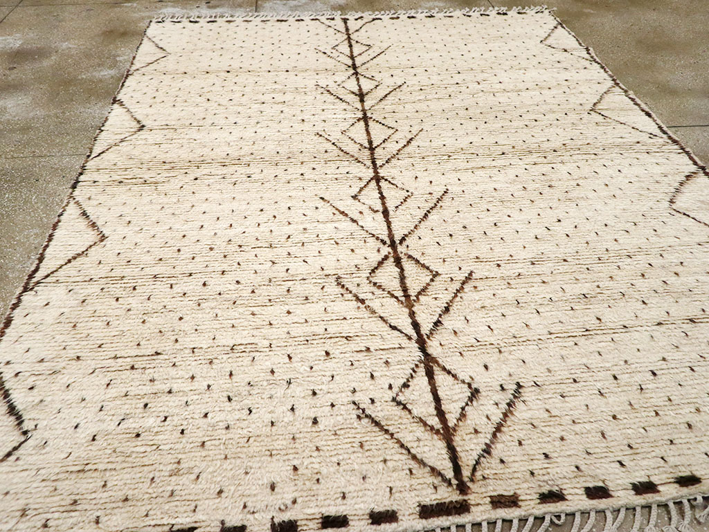 Modern Moroccan Room Size Carpet, No.32997 - Galerie Shabab