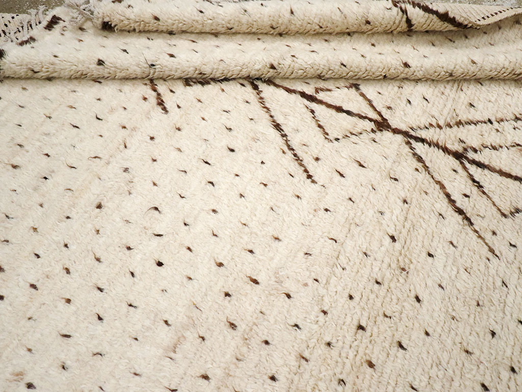 Modern Moroccan Room Size Carpet, No.32997 - Galerie Shabab