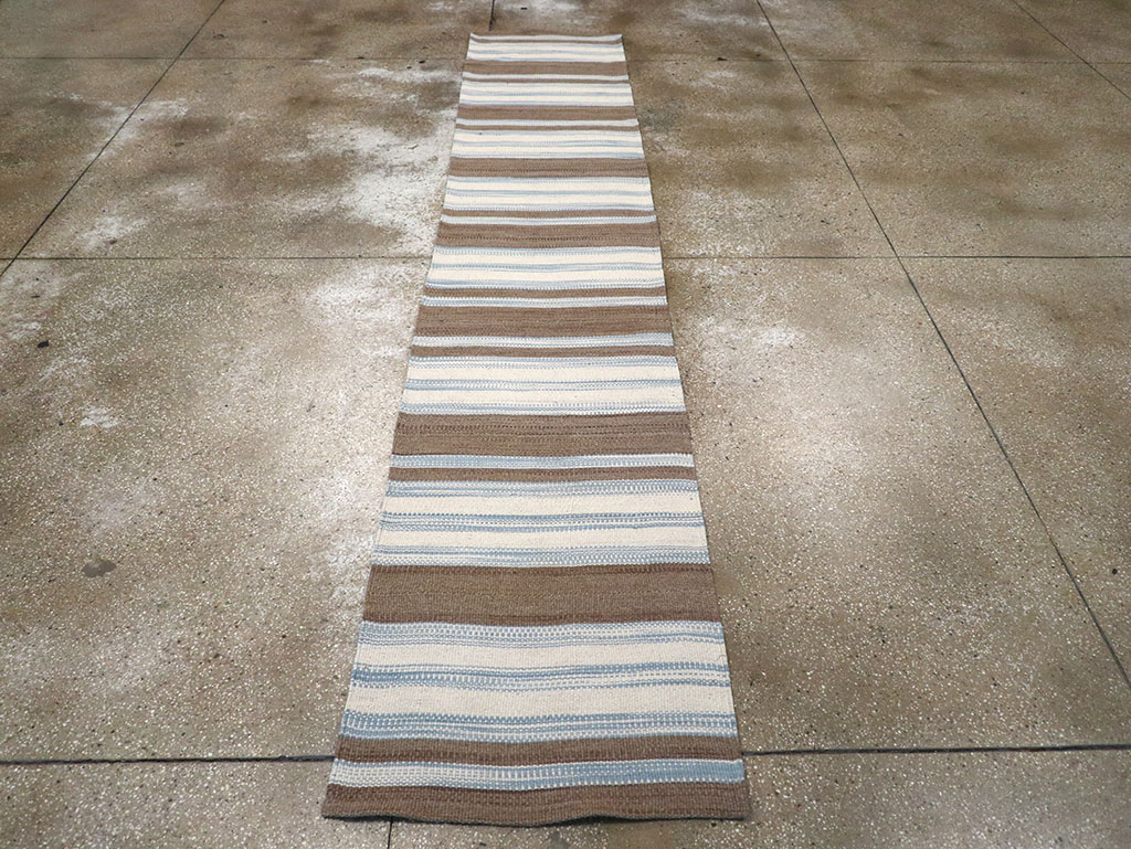 Modern Turkish Flatweave Kilim Runner, No.32998 - Galerie Shabab