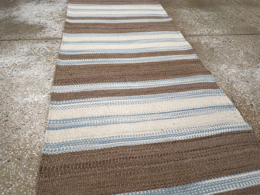 Modern Turkish Flatweave Kilim Runner, No.32998 - Galerie Shabab