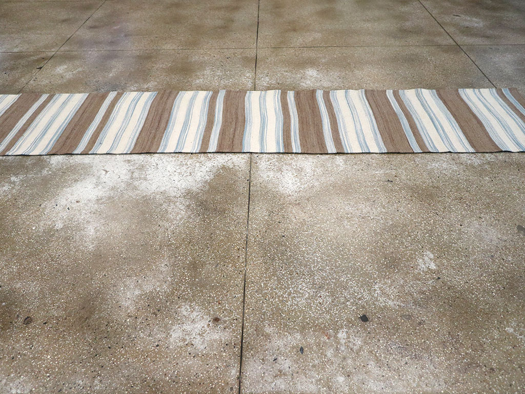 Modern Turkish Flatweave Kilim Runner, No.32998 - Galerie Shabab