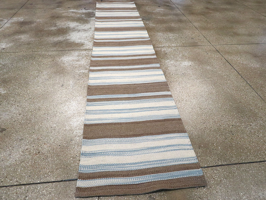 Modern Turkish Flatweave Kilim Runner, No.32998 - Galerie Shabab