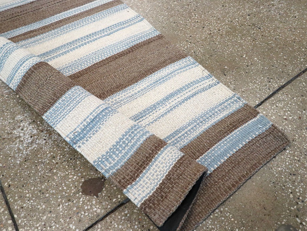 Modern Turkish Flatweave Kilim Runner, No.32998 - Galerie Shabab