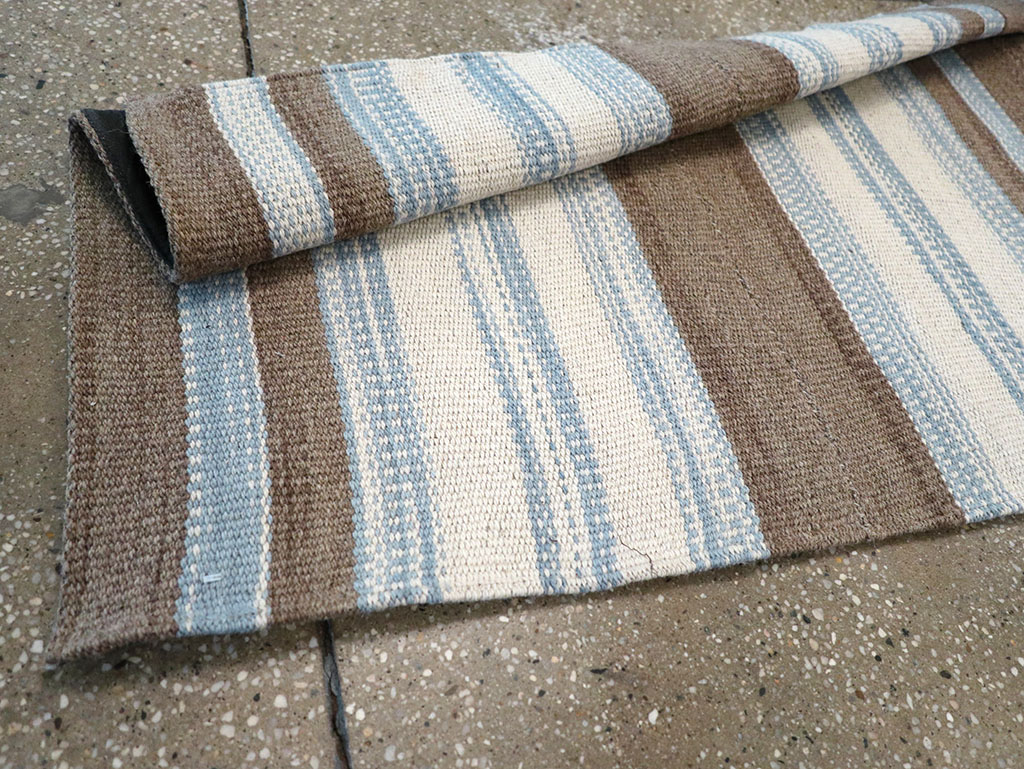 Modern Turkish Flatweave Kilim Runner, No.32998 - Galerie Shabab