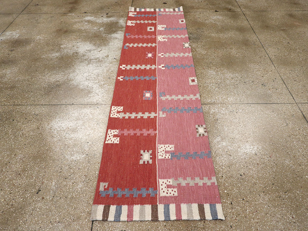 Modern Turkish Flatweave Kilim Runner, No.33000 - Galerie Shabab