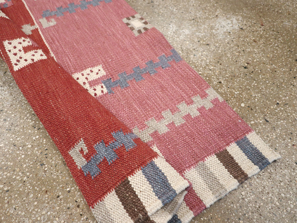 Modern Turkish Flatweave Kilim Runner, No.33000 - Galerie Shabab