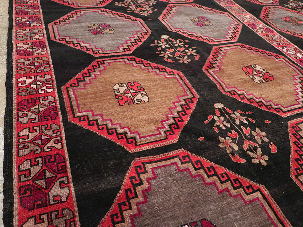 Vintage Turkish Anatolian Large Carpet, No.33004 - Galerie Shabab