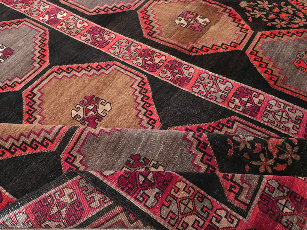 Vintage Turkish Anatolian Large Carpet, No.33004 - Galerie Shabab