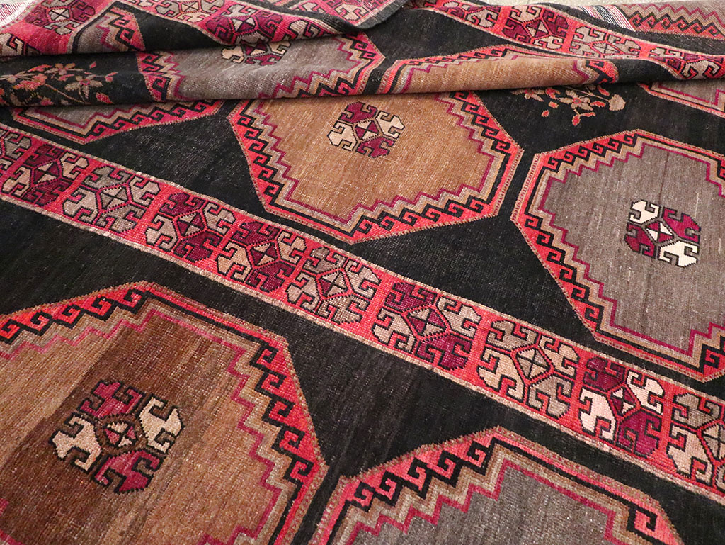 Vintage Turkish Anatolian Large Carpet, No.33004 - Galerie Shabab