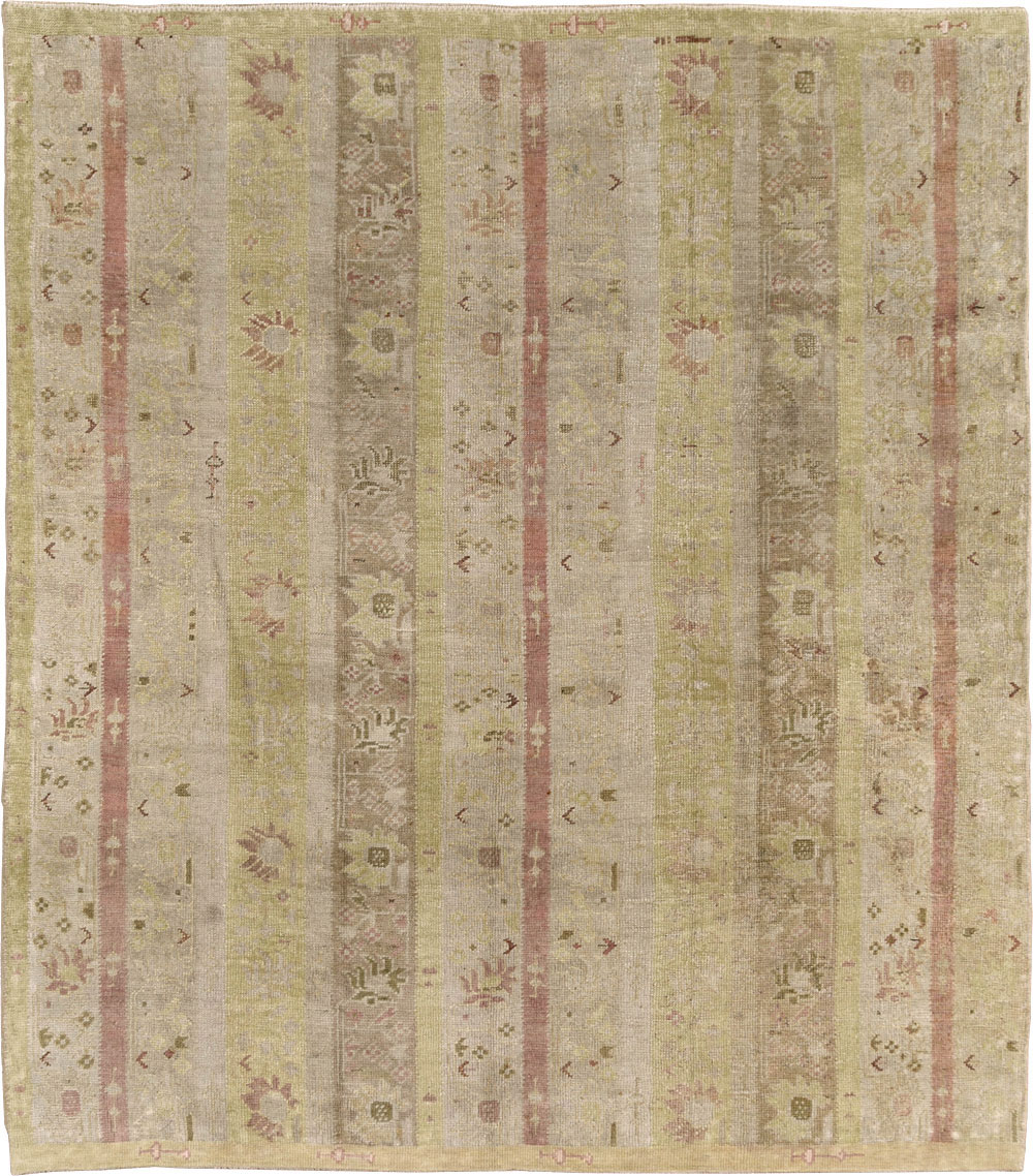 Antique Turkish Ghiordes Room Size Carpet, No.33020 - Galerie Shabab