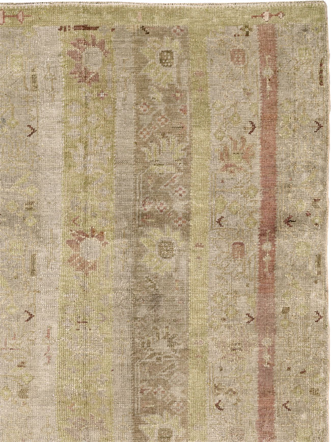 Antique Turkish Ghiordes Room Size Carpet, No.33020 - Galerie Shabab