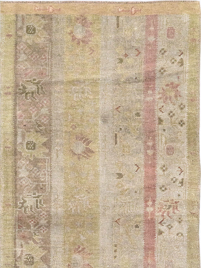 Antique Turkish Ghiordes Room Size Carpet, No.33020 - Galerie Shabab