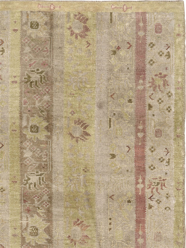 Antique Turkish Ghiordes Room Size Carpet, No.33020 - Galerie Shabab