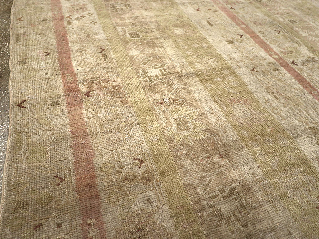 Antique Turkish Ghiordes Room Size Carpet, No.33020 - Galerie Shabab