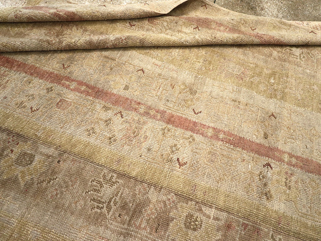 Antique Turkish Ghiordes Room Size Carpet, No.33020 - Galerie Shabab