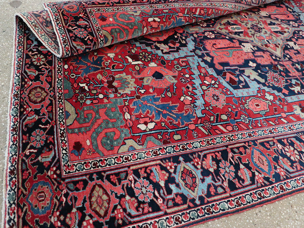 Antique Persian Heriz Accent Rug, No.33044 - Galerie Shabab