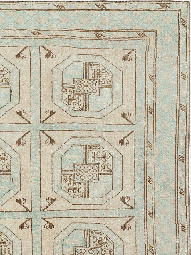 Vintage Turkish Anatolian Accent Rug, No.33049 - Galerie Shabab