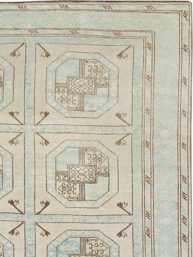Vintage Turkish Anatolian Accent Rug, No.33049 - Galerie Shabab