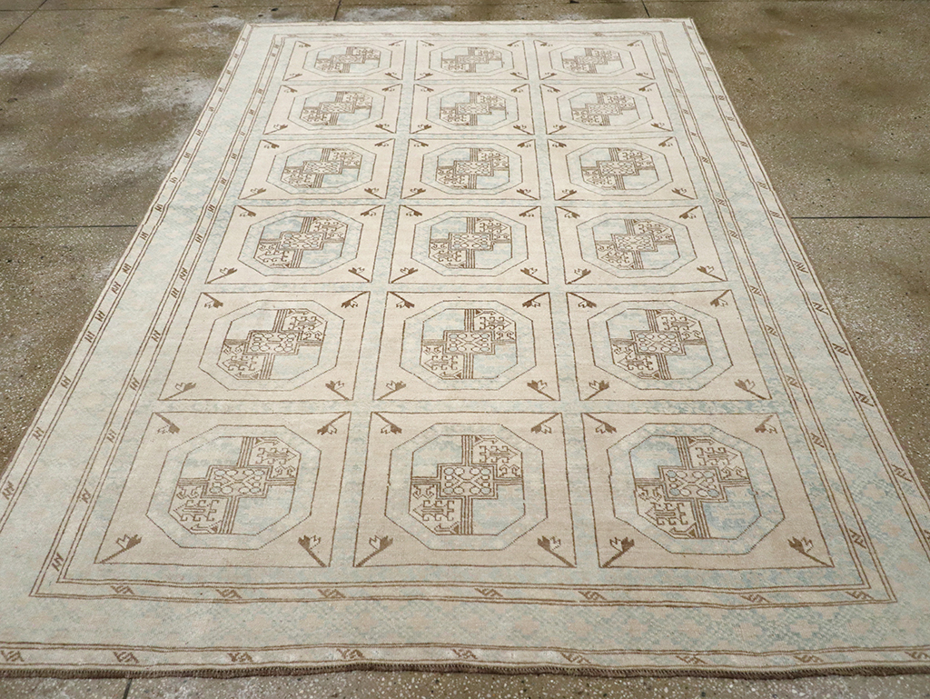 Vintage Turkish Anatolian Accent Rug, No.33049 - Galerie Shabab