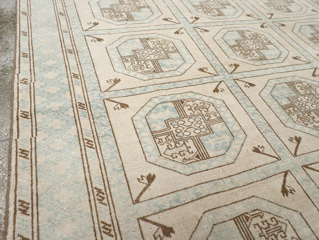 Vintage Turkish Anatolian Accent Rug, No.33049 - Galerie Shabab
